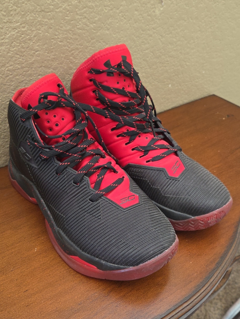 Under Armour Men's Black and Red Basketball Shoes